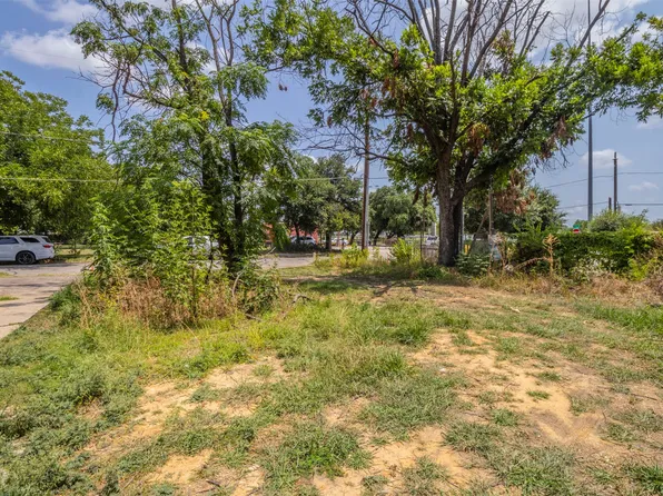 210 W Suffolk Ave, Dallas, TX 75208