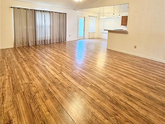 4th image of 404 Coles Landing Dr