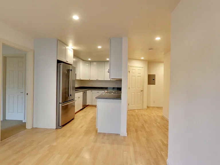 205 Collins St #5 — Photo 1