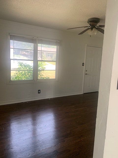 1st image of 4920 Royal Dr