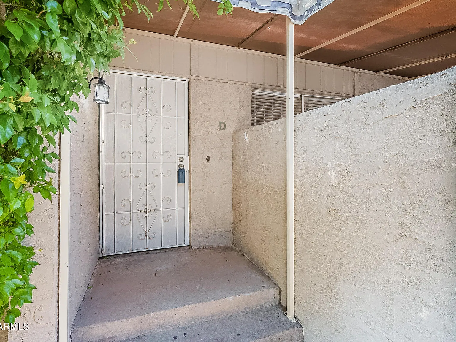 3 bed, 2.5 bath, 1290 sqft, $2,100 — Photo 2
