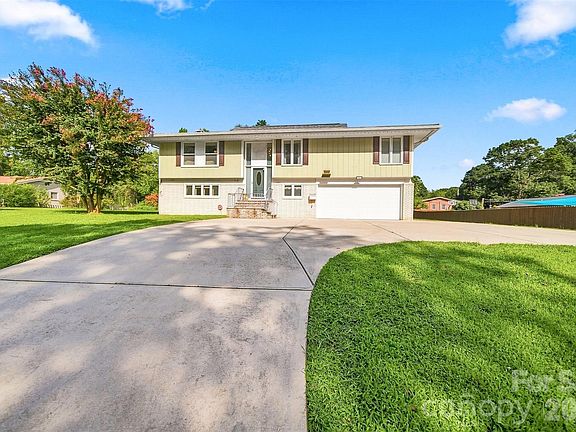 3rd image of 706 Springdale Rd