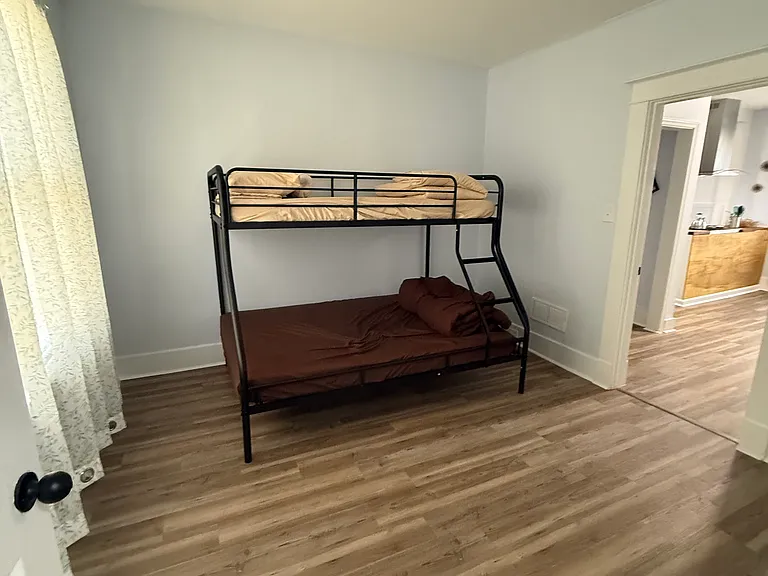 735 Kent St — Photo 2