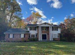 24 Beaumont Dr, New City, NY 10956