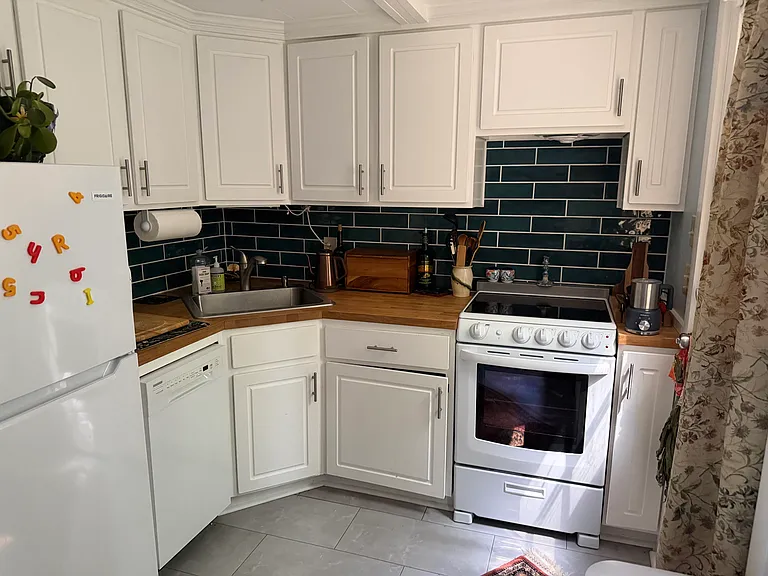 121 Amherst Rd #C — Photo 14
