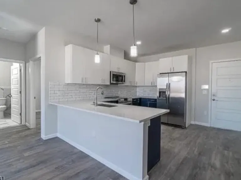 Clark street apartments — Photo 13