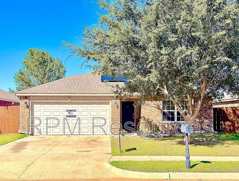 3 bed, 2.0 bath, 1413 sqft, $1,675 — Photo 3