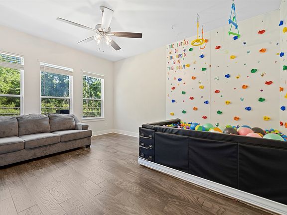 5th image of 20 Ellis Oak Ct
