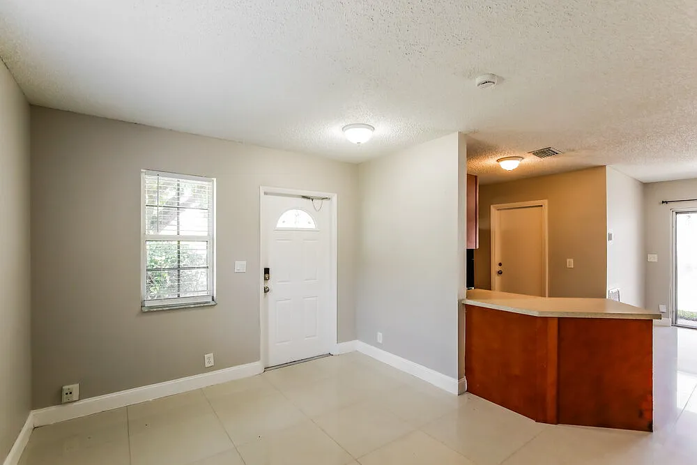 4 bed, 2.0 bath, 1631 sqft, $2,900 — Photo 3