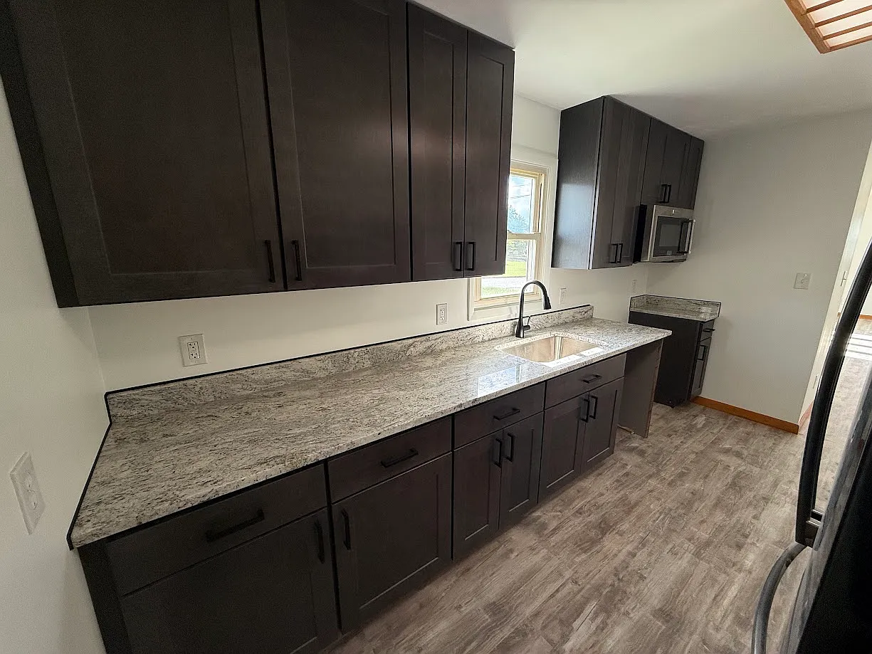 5 bed, 2320 sqft, $2,700 — Photo 2