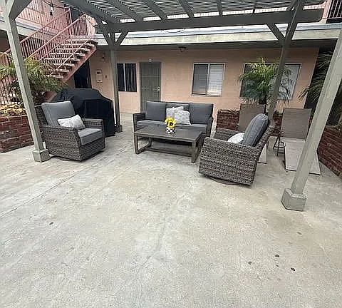 3rd image of 4037 W 137th St APT 12