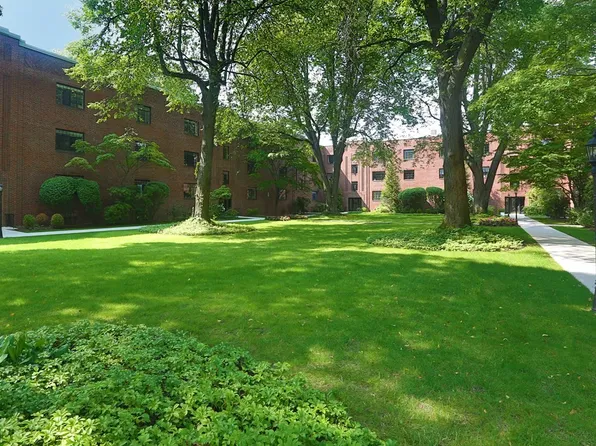 104 Sewall Ave APT 4, Brookline, MA 02446