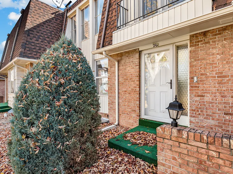 1200 S Monaco Street Pkwy #26 — Photo 2