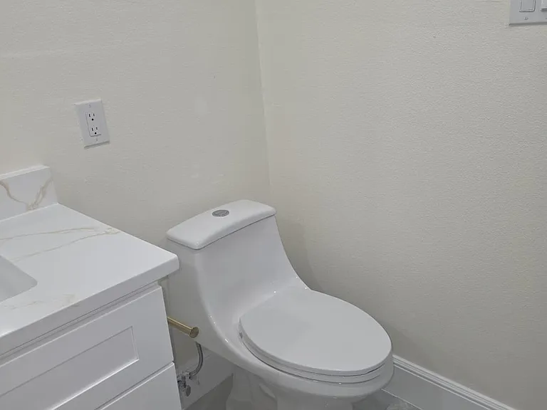 17511 Davenway Dr — Photo 2