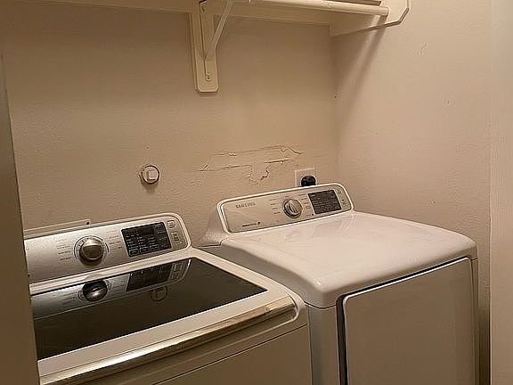 5th image of 3303 Oaklawn Place Dr