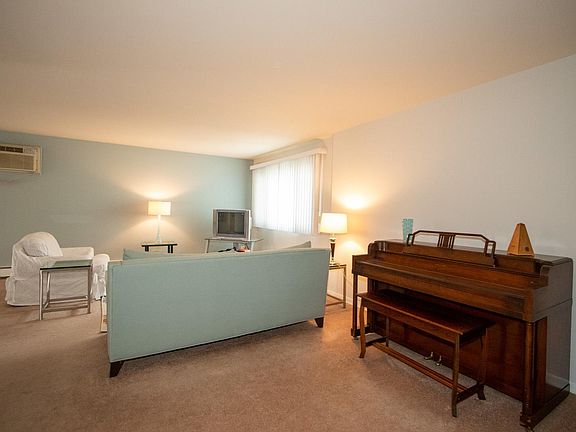 4th image of 412 N Marion St APT 2C