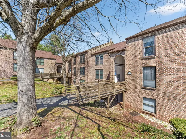 12 Fairway Rd, Reading, PA 19607