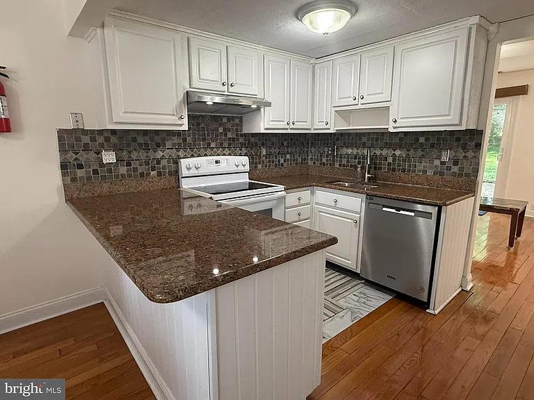 1080 Pendleton Ct — Photo 9