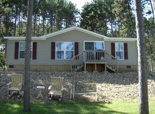 31 Lake Dr, Gresham, WI 54128