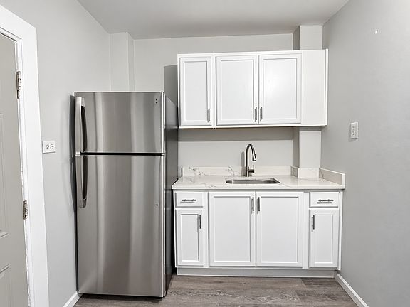 2nd image of 2921 S Bonfield St APT 1R