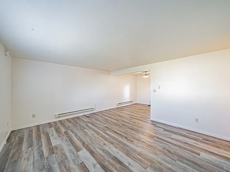 2022 W Broadway St #2022 — Photo 2