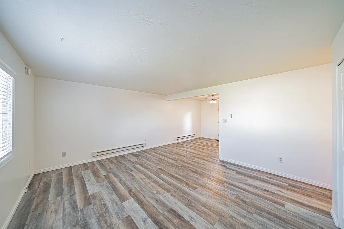 Building Photo - 2022 W Broadway St #2022