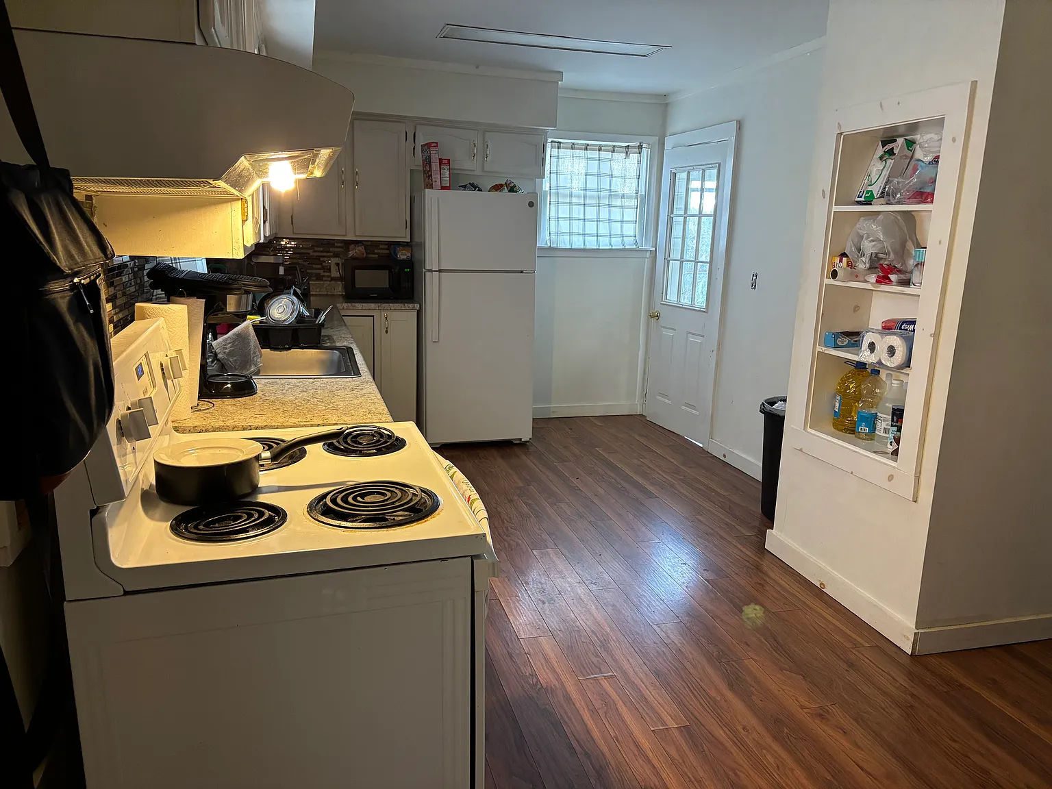 3 bed, 1100 sqft, $1,600 — Photo 3