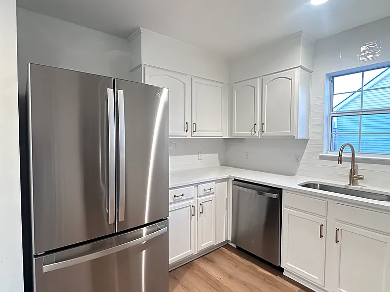 210 Barnwell St — Photo 4