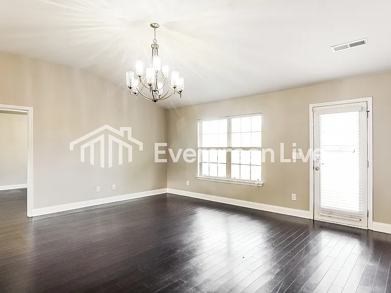 212 Hillcrest Dr — Photo 4