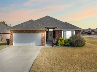 213 S 47th St, Broken Arrow, OK 74014