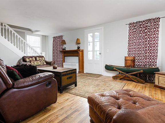 4th image of 68 Paige St
