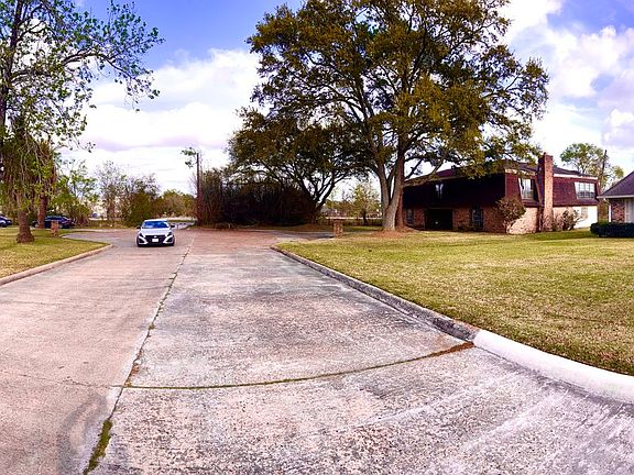 Exterior Neighborhood (street photo)
