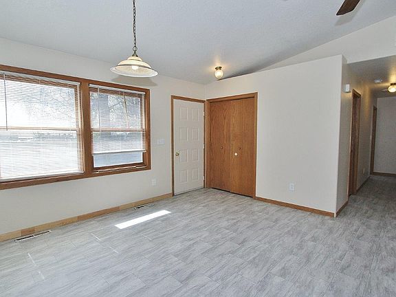 4th image of 1020 S Hayes Ave APT B