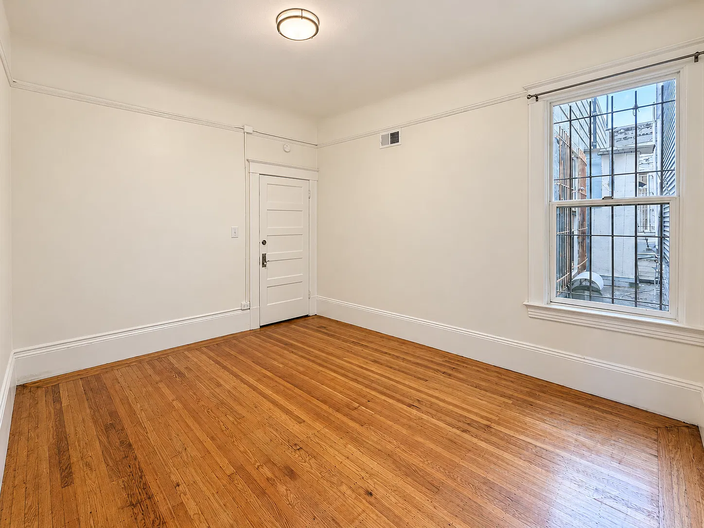 Studio, 150 sqft, $1,795 — Photo 4