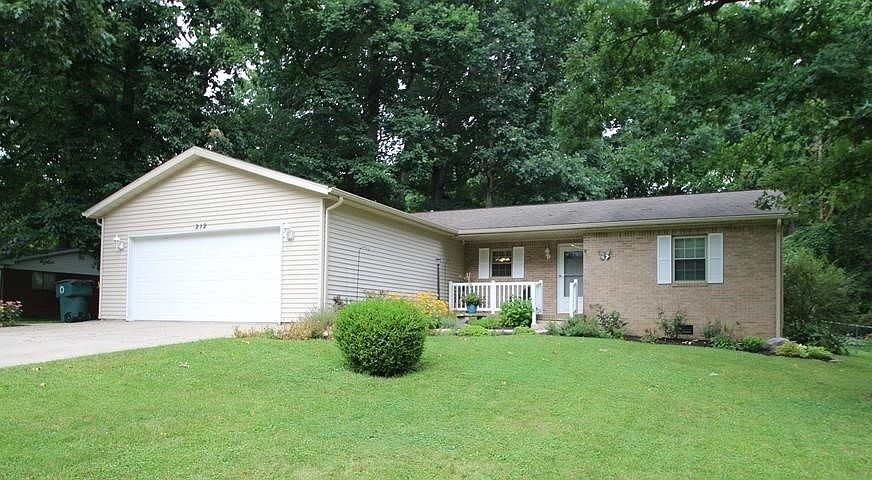 1st image of 212 N Redwood Ln