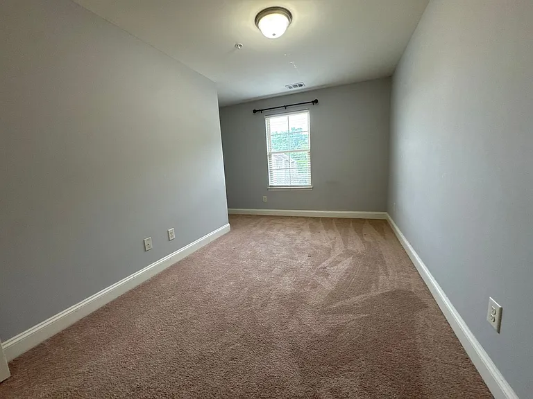 1034 Chatsworth Dr — Photo 20