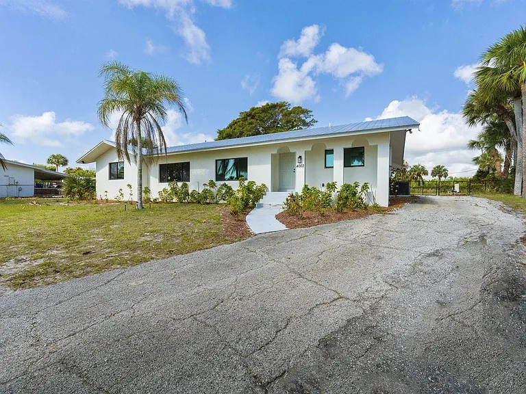 4003 S Indian River Dr — Photo 3