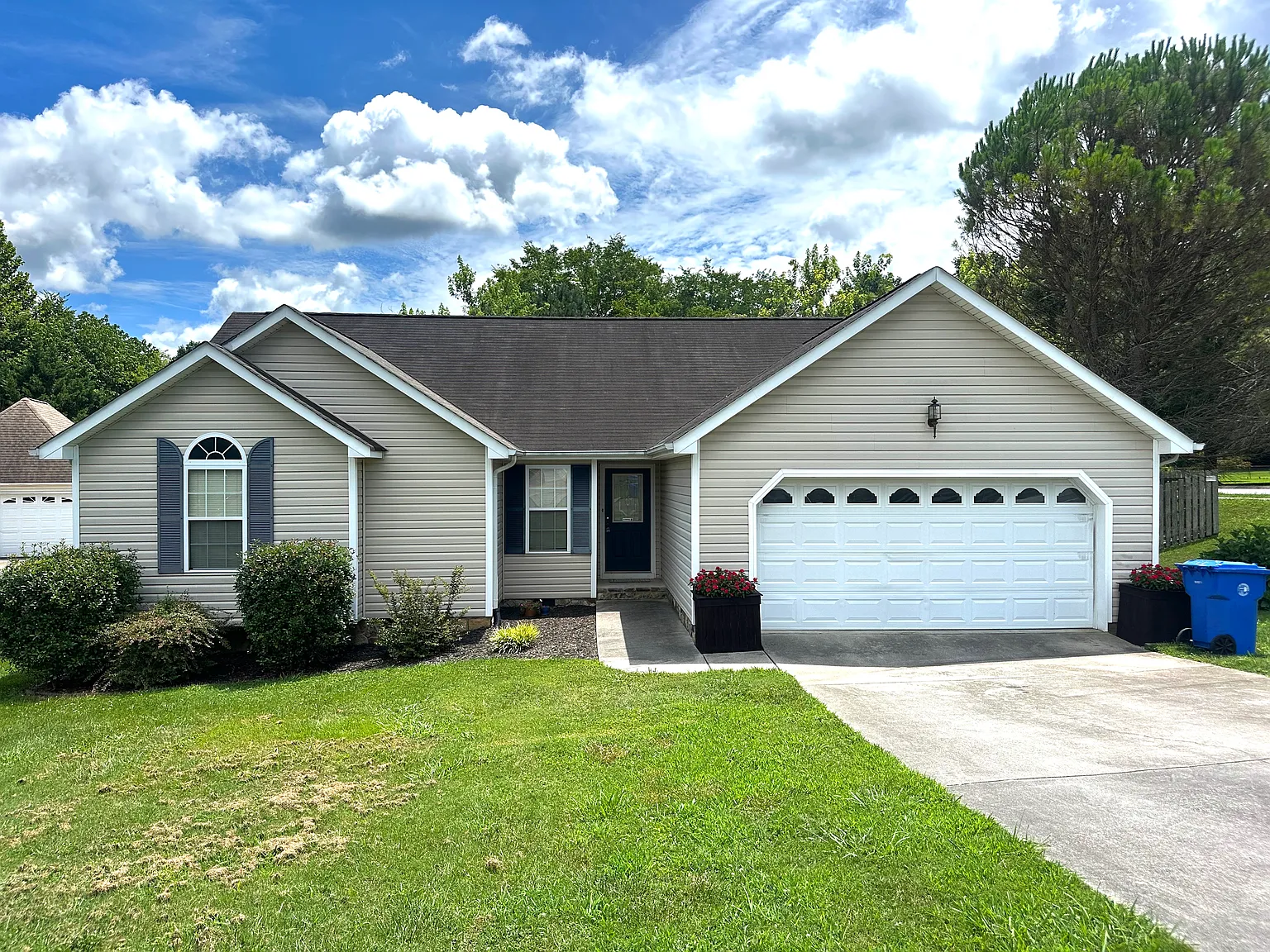 3 bed, 1582 sqft, $2,400 — Photo 1