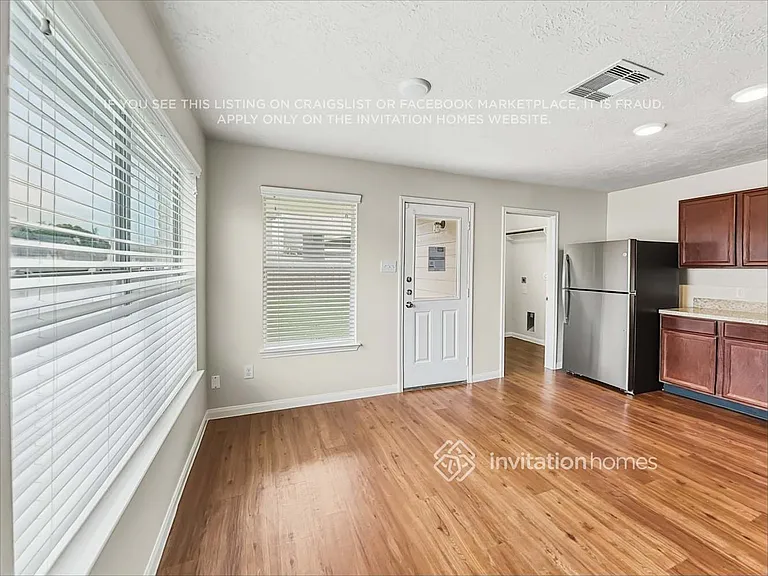4026 Hawthorn Arbor Ct — Photo 8