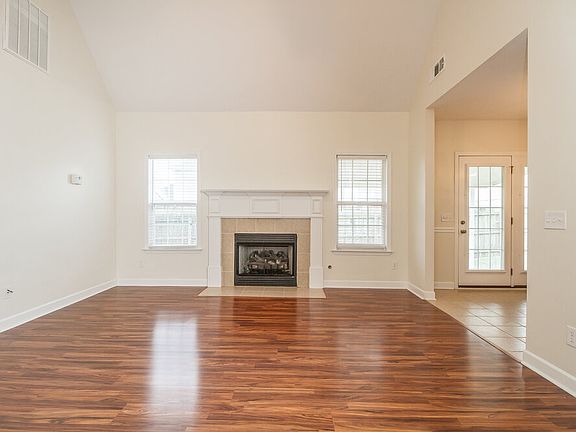 3rd image of 3310 Hamberton Cir