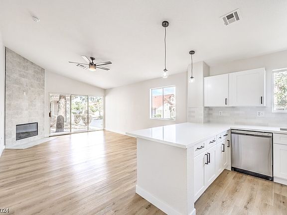2nd image of 7810 Ravenhollow Ln