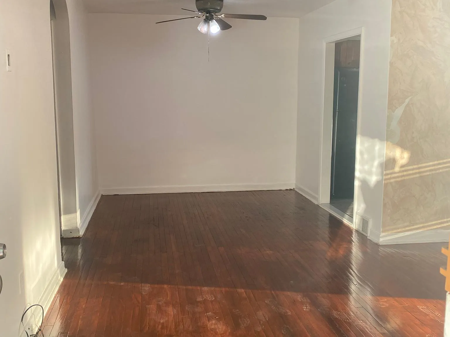 4 bed, 1046 sqft, $2,400 — Photo 3