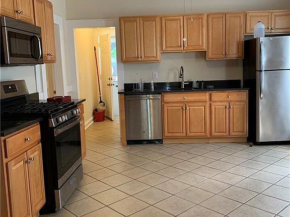 4th image of 197 Orland St #1