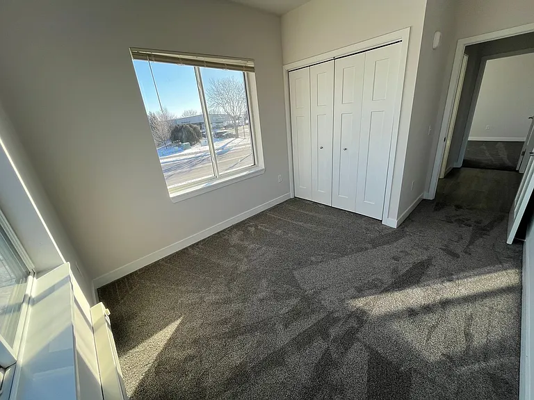 Cottage Grove Commons: 1300 N Windsor — Photo 34