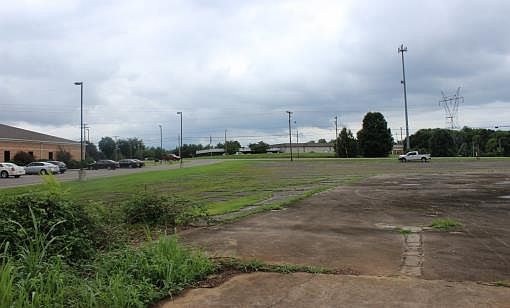 3rd image of 6006 Trotwood Ave
