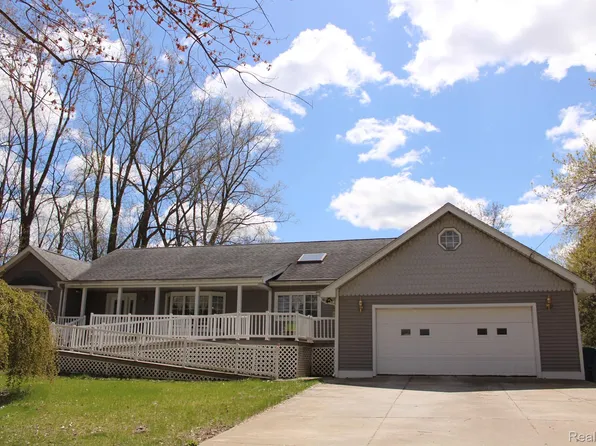 9307 McAfee Rd, Montrose, MI 48457