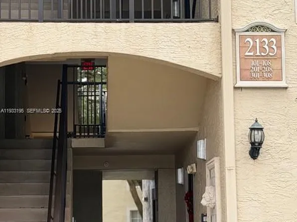 2133 Renaissance Blvd APT 207, Hollywood, FL 33025