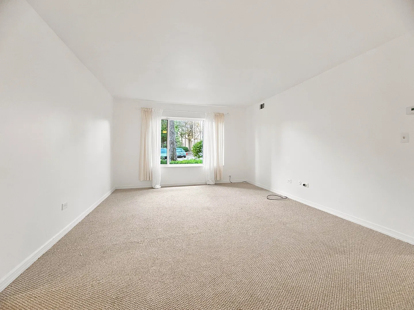 2 bed, 900 sqft, $1,900 — Photo 3