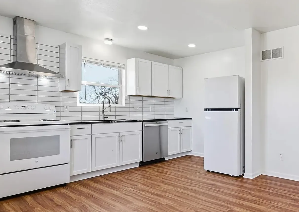 4 bed, 1295 sqft, $1,775 — Photo 1