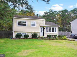 215 W Beach Rd, Williamstown, NJ 08094